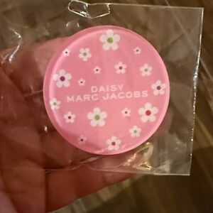 Marc Jacobs Daisy PopGrip Phone Accessory